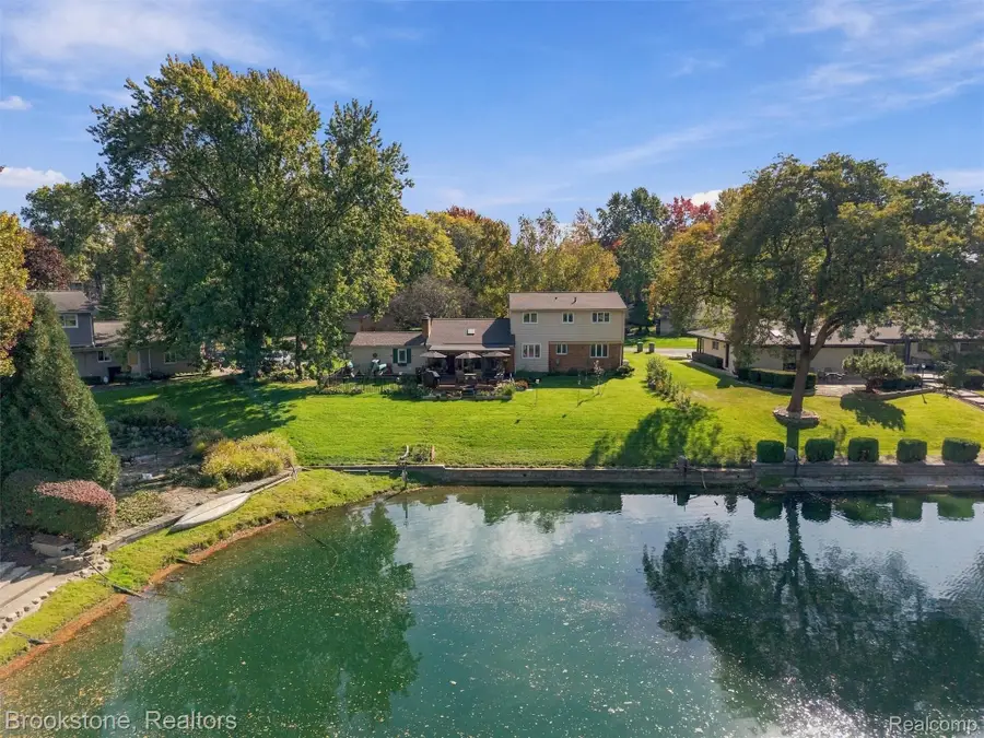 52429 Southdown RD, Shelby, MI 48316 - #3