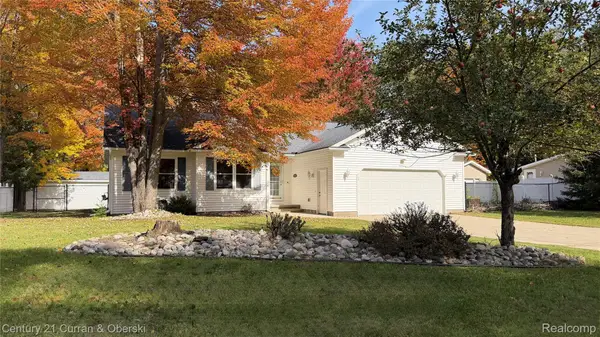 201 Meadow LN, Prudenville, MI 48651
