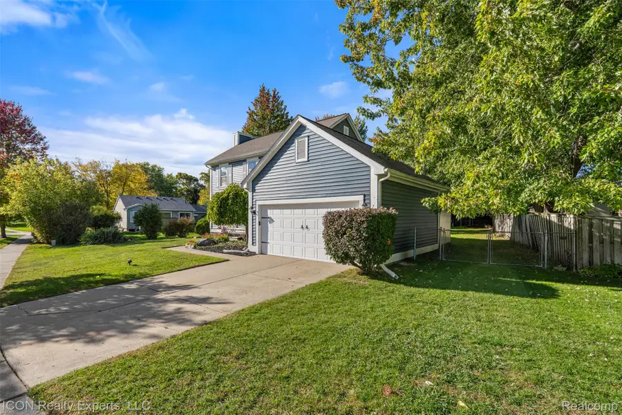 61346 Dean DR, South Lyon, MI 48178 - #2