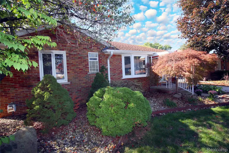 22430 O'Connor ST, Saint Clair Shores, MI 48080 - #3