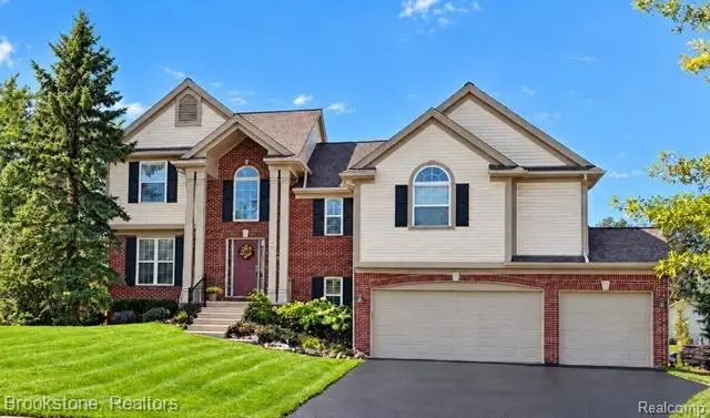 3148 Waldon Ridge DR, Orion, MI 48359 - #1
