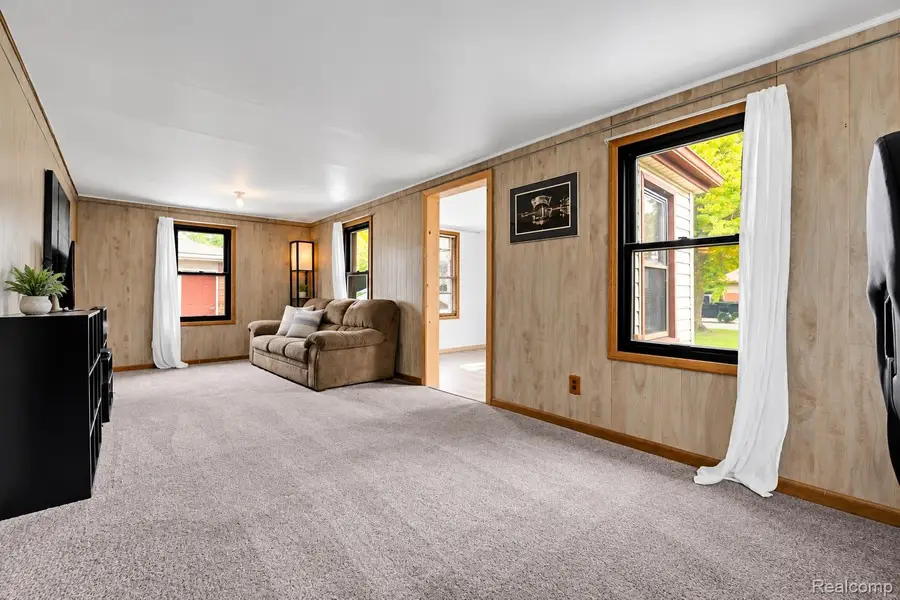 22958 Monterey DR, Woodhaven, MI 48183 - #3