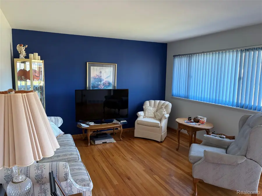 6901 Bison ST, Westland, MI 48185 - #2