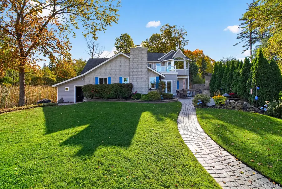 6055 Pinehurst CT, Clarkston, MI 48346 - #2