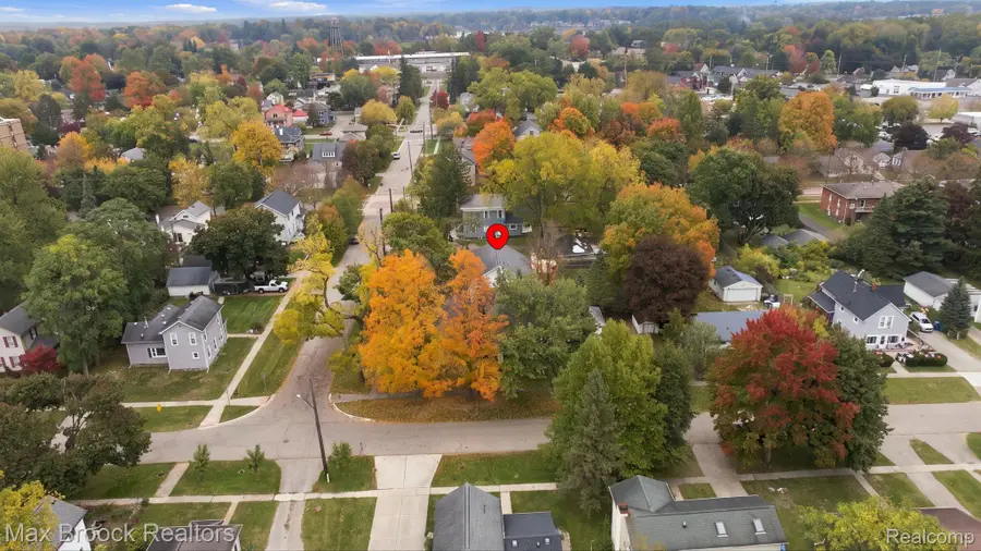 704 E Washington ST, Howell, MI 48843 - #3
