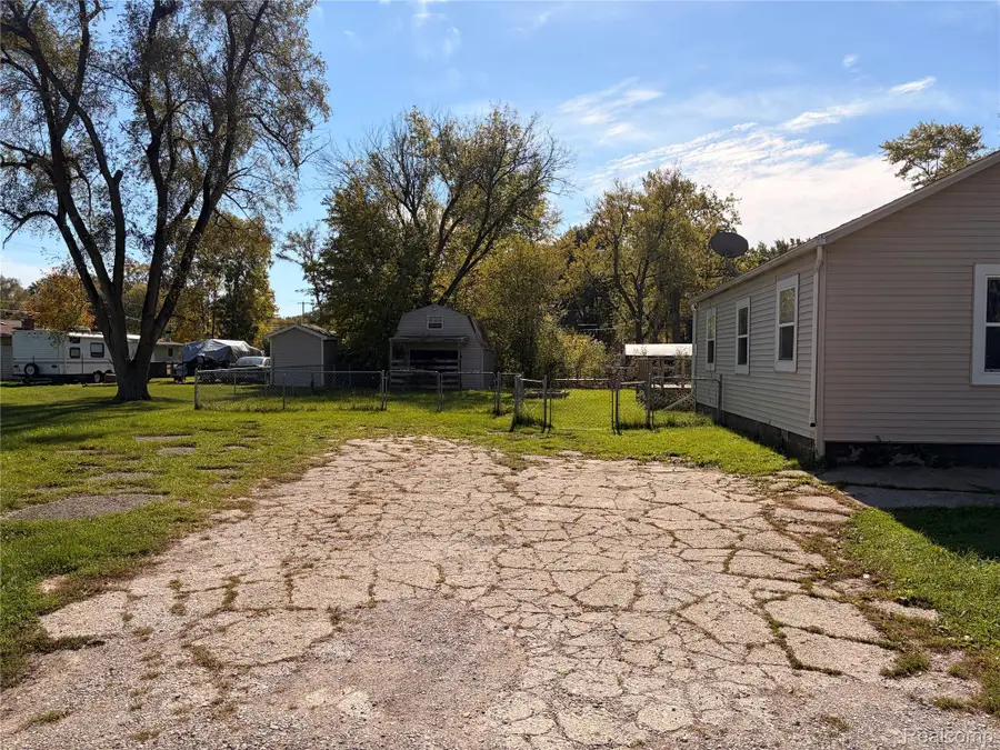 1082 Temple AVE, Beecher, MI 48458 - #2