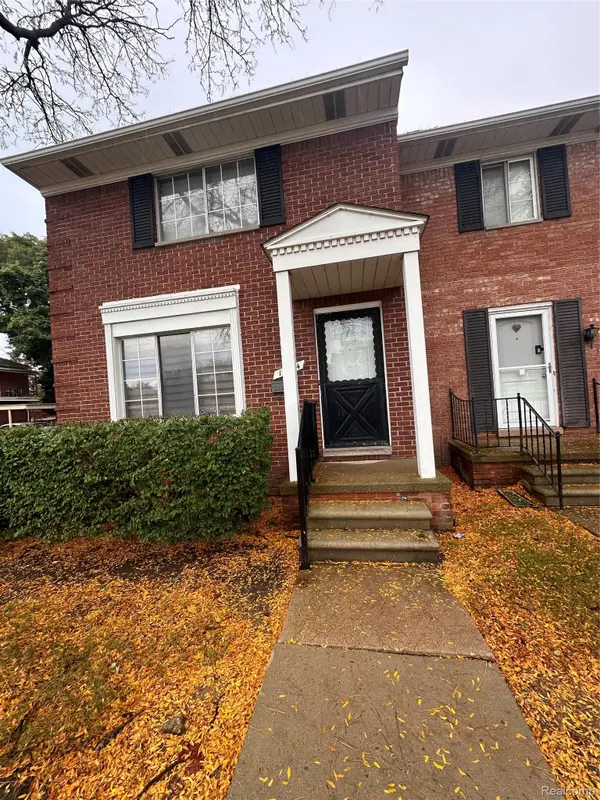 19994 Vernier RD, HarperWoods, MI 48225
