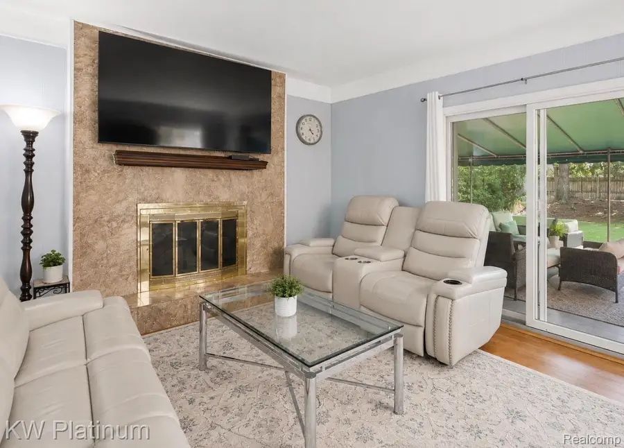 13615 Brookside DR, Sterling Heights, MI 48313 - #2