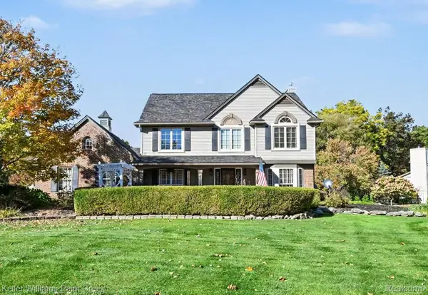 6112 Lake Waldon DR, Clarkston, MI 48346