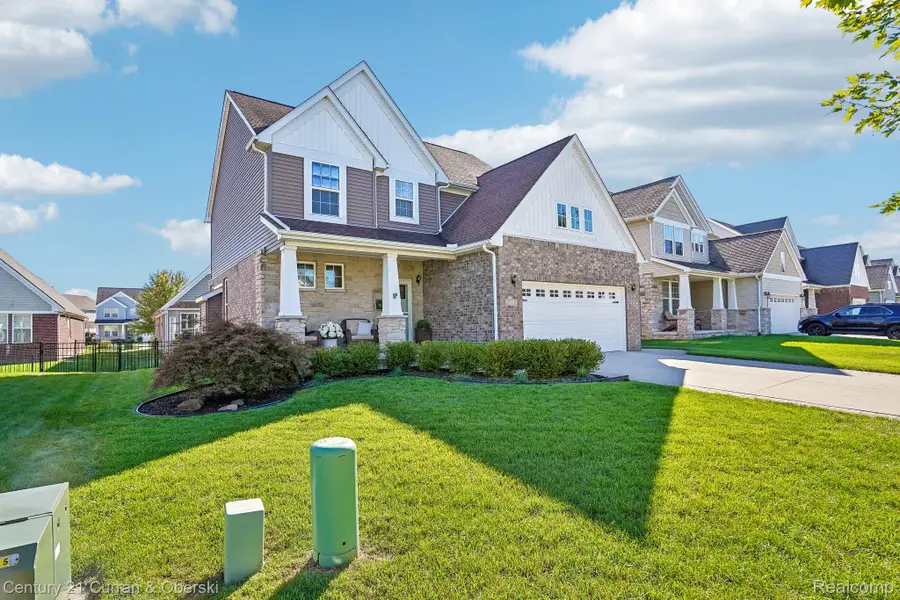 37115 Russell DR, Westland, MI 48185 - #2