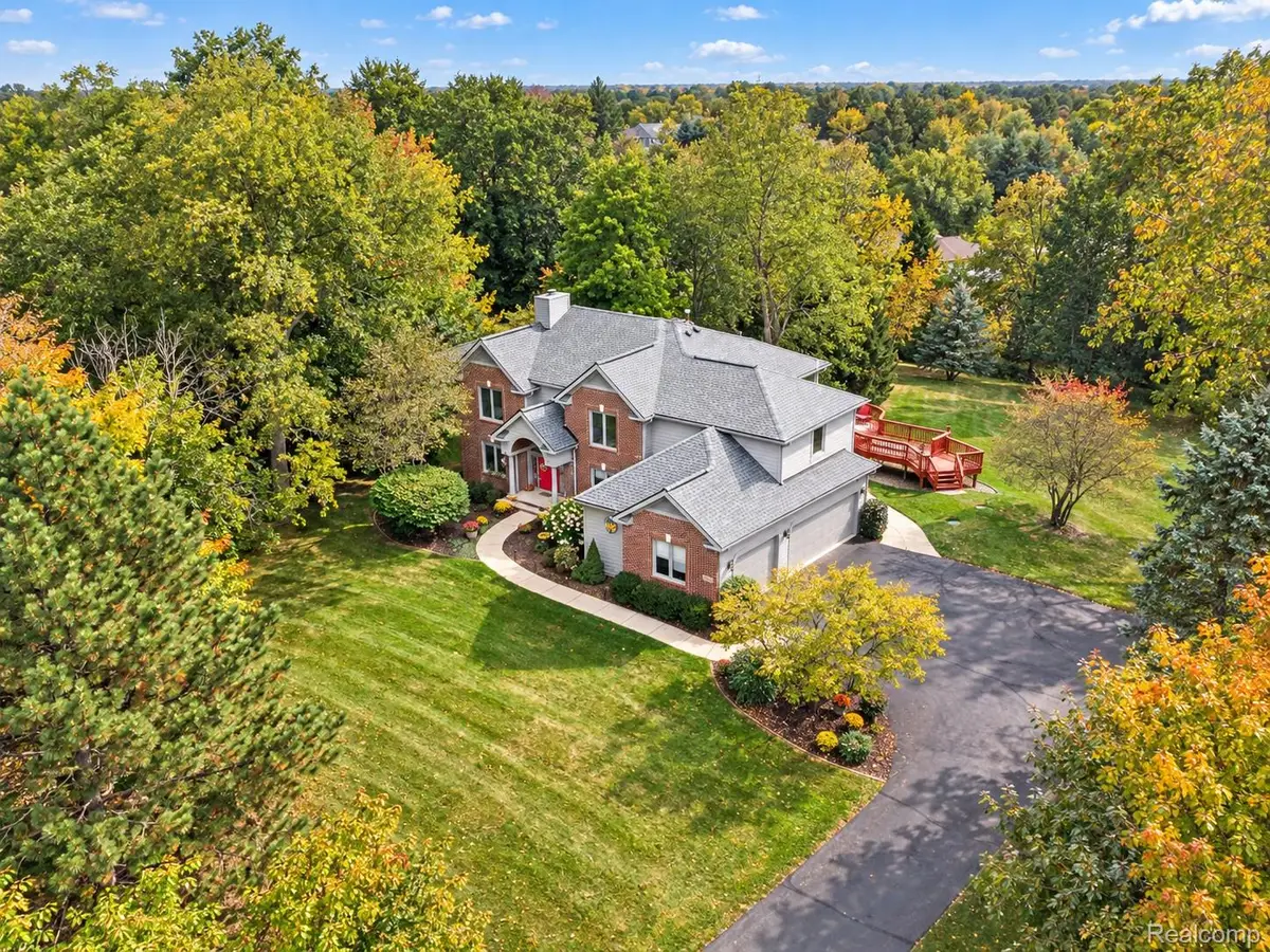 8805 Pebble Creek DR, Pinckney, MI 48169 - #1