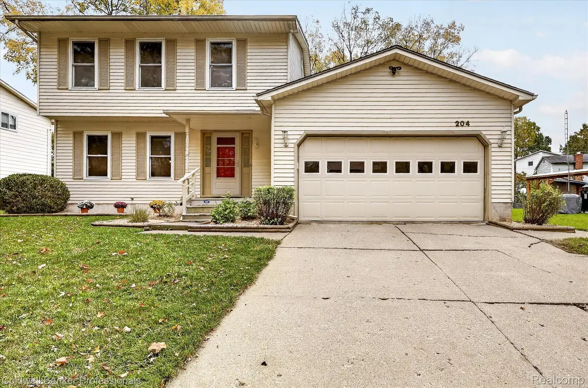 204 Dutch Mill DR, Flushing, MI 48433 - #1