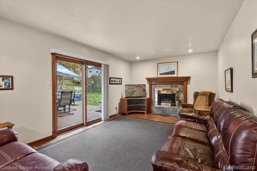 204 Dutch Mill DR, Flushing, MI 48433 - #3