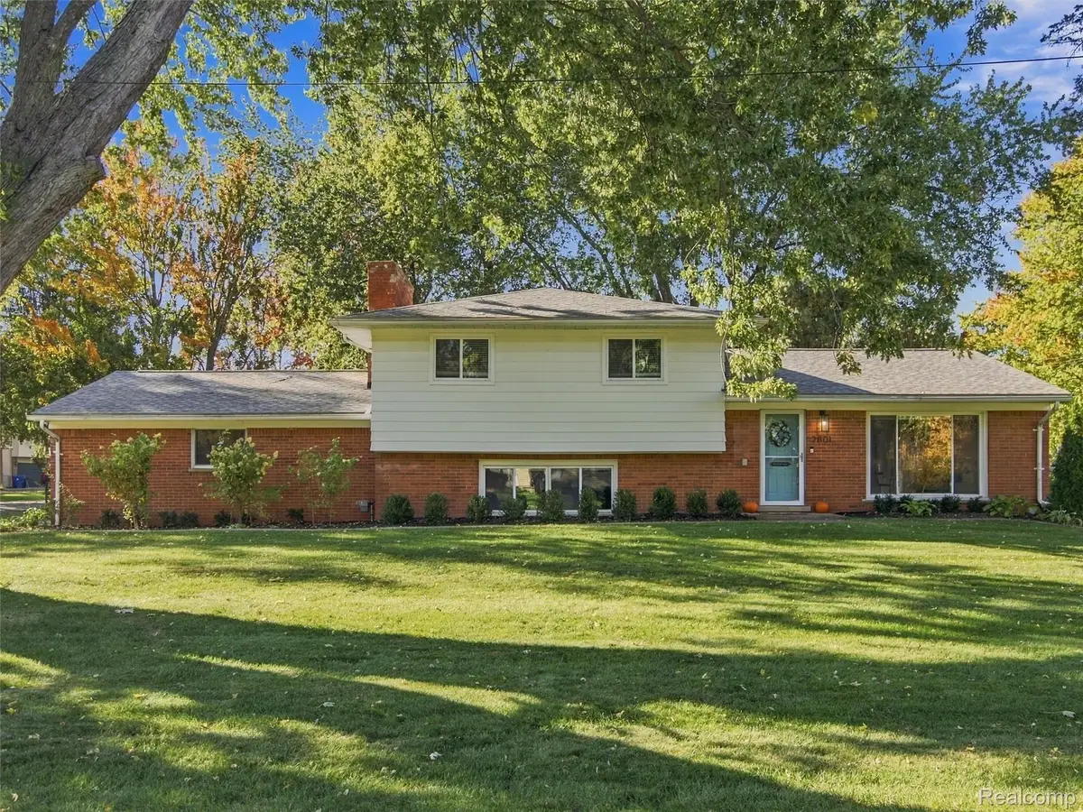 2801 Ironton AVE, Waterford, MI 48329 - #1