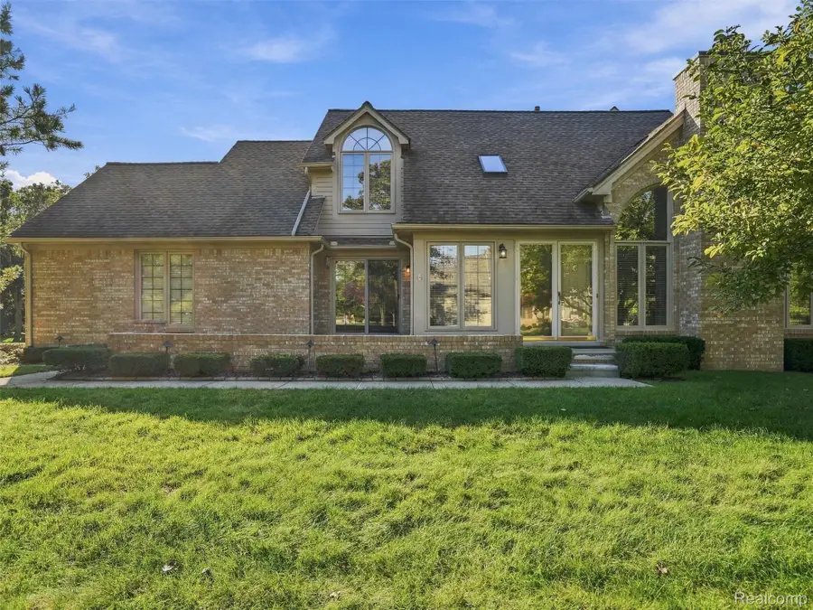 16986 Sandstone CIR, Macomb, MI 48042 - #2