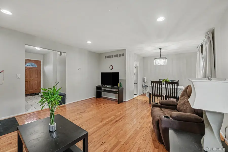 915 Kirts BLVD, Troy, MI 48084 - #3