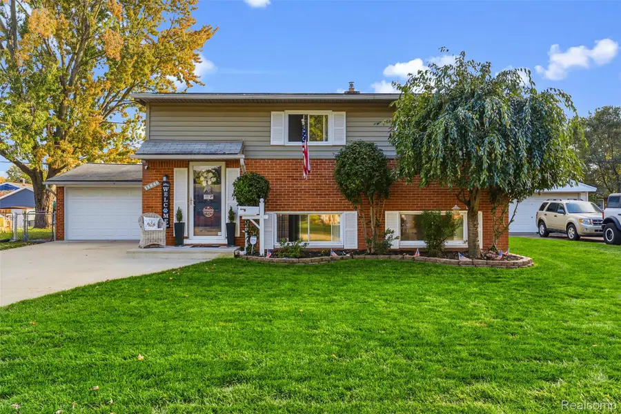 11840 Chattman DR, Sterling Heights, MI 48313 - #2