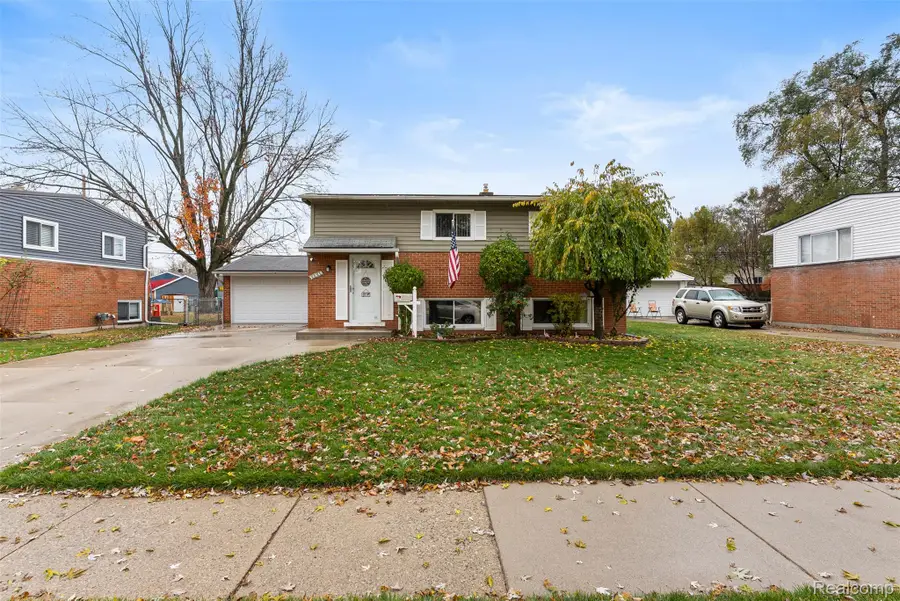 11840 Chattman DR, Sterling Heights, MI 48313 - #3