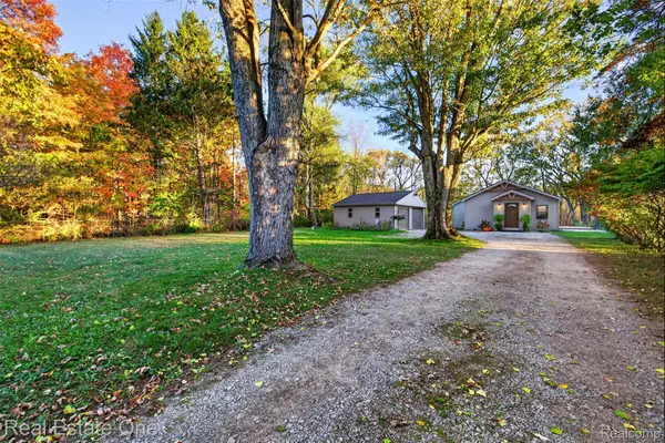12202 E Bristol RD, Davison, MI 48423
