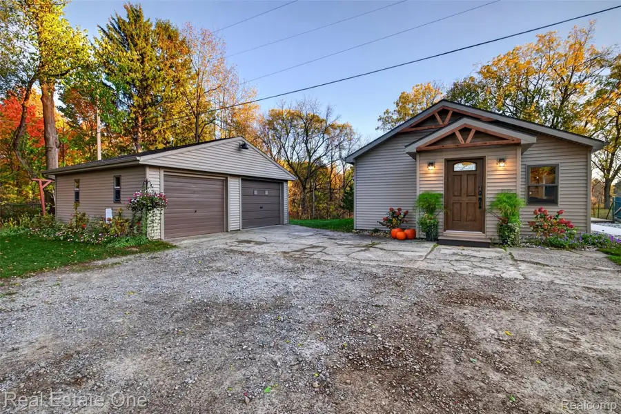 12202 E Bristol RD, Davison, MI 48423 - #2