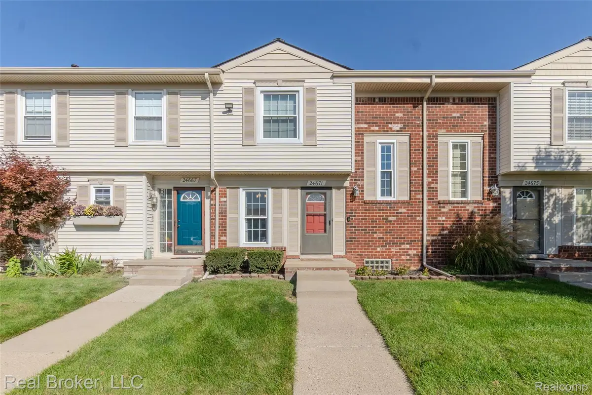 24671 Bashian DR, Novi, MI 48375 - #1