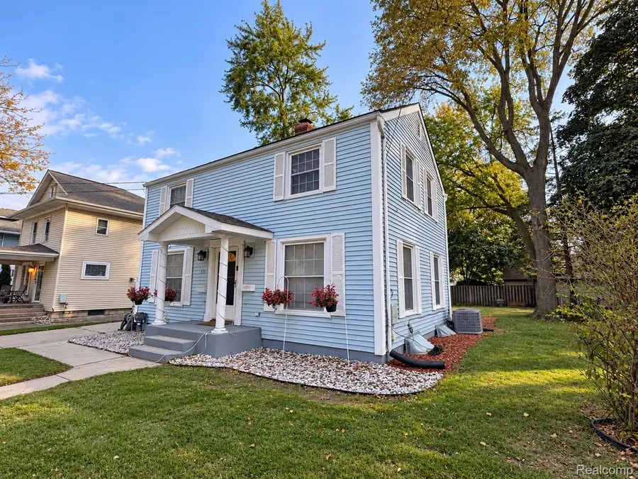 825 N Francis AVE, Lansing, MI 48912 - #2