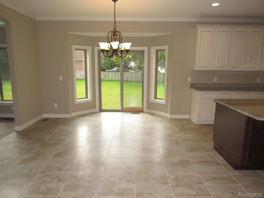 6831 John R RD, Troy, MI 48085 - #3