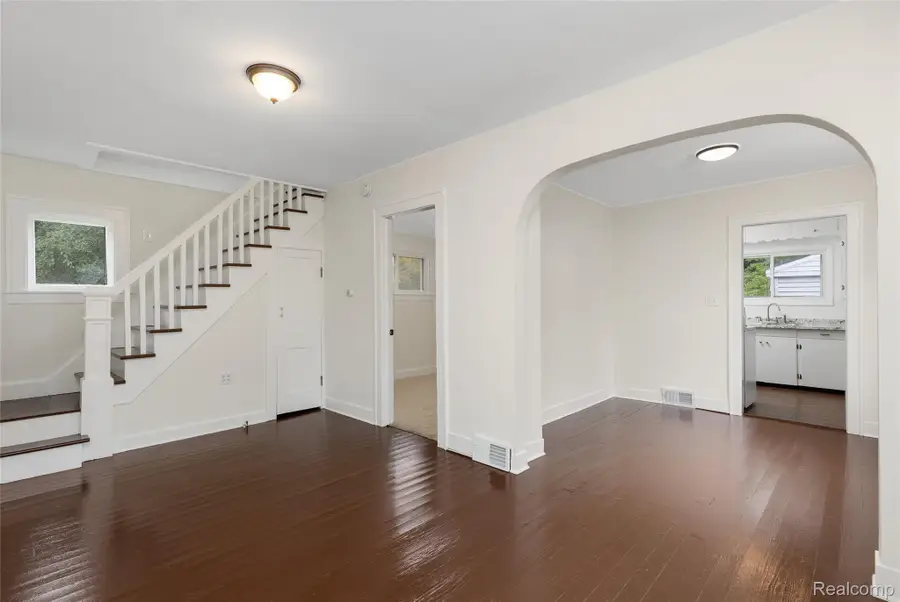 102 W Cornell AVE, Pontiac, MI 48340 - #2