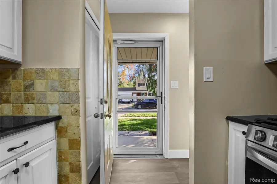 1420 Stewart AVE, Lincoln Park, MI 48146 - #2