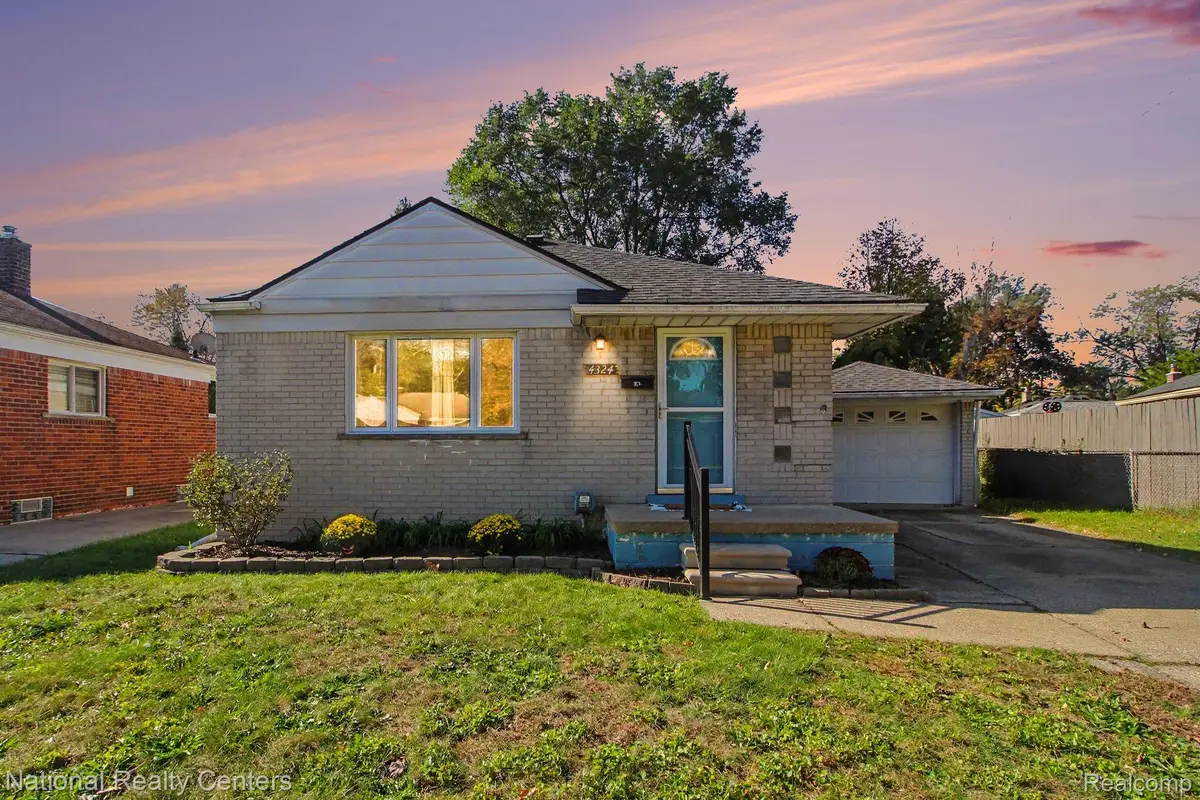 4324 Myron AVE, Wayne, MI 48184 - #1