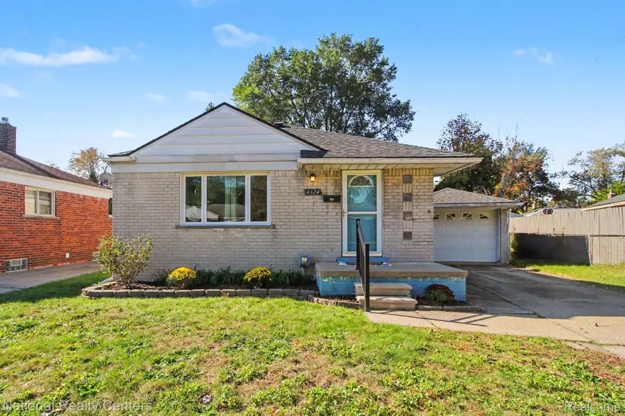4324 Myron AVE, Wayne, MI 48184 - #2