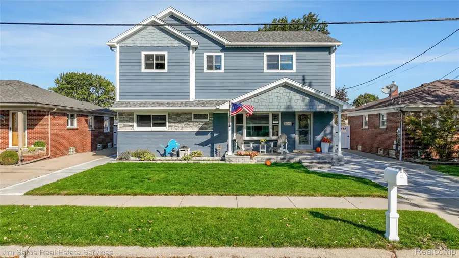 22543 E 11 Mile RD, Saint Clair Shores, MI 48081 - #3