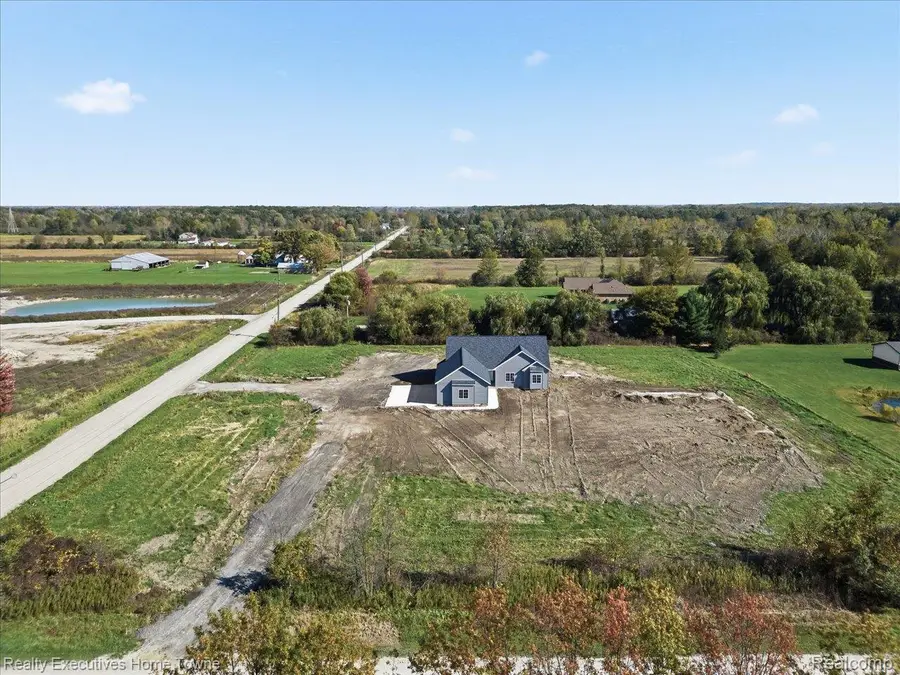 6527 McKinley RD, Cottrellville, MI 48039 - #2