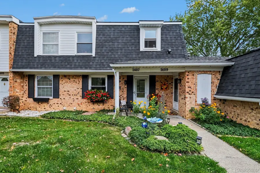 1407 Wexford DR, Davison, MI 48423 - #2