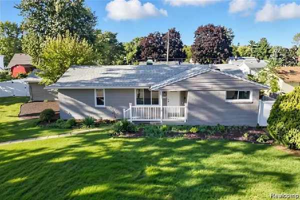 2075 Gulliver DR, Troy, MI 48085