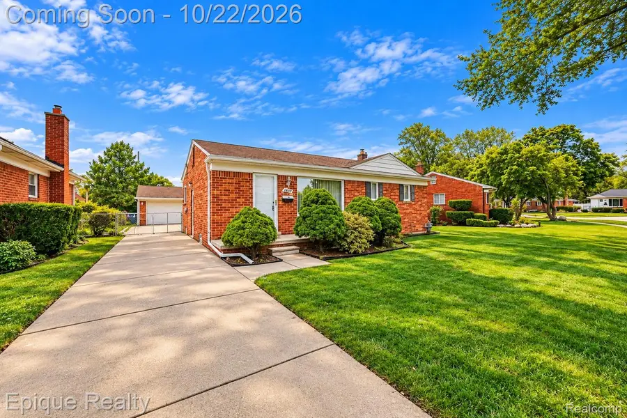 4805 Carolee LN, Dearborn Heights, MI 48125 - #3