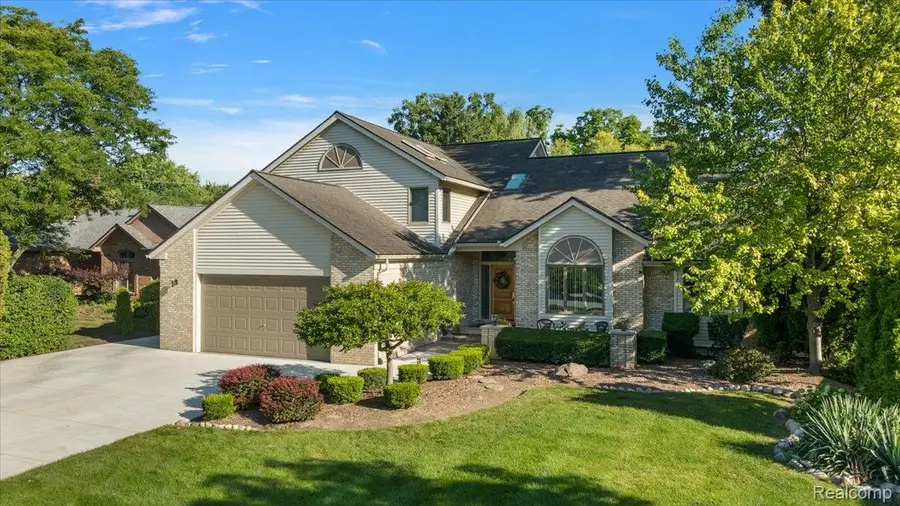 57 Streamview DR, Troy, MI 48085 - #2