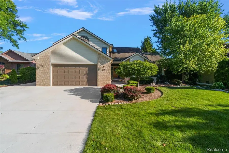 57 Streamview DR, Troy, MI 48085 - #3