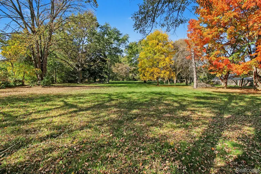 213 N Elms RD, Flushing, MI 48433 - #2