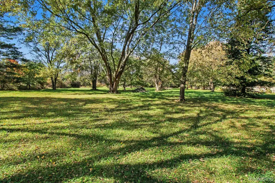 213 N Elms RD, Flushing, MI 48433 - #3