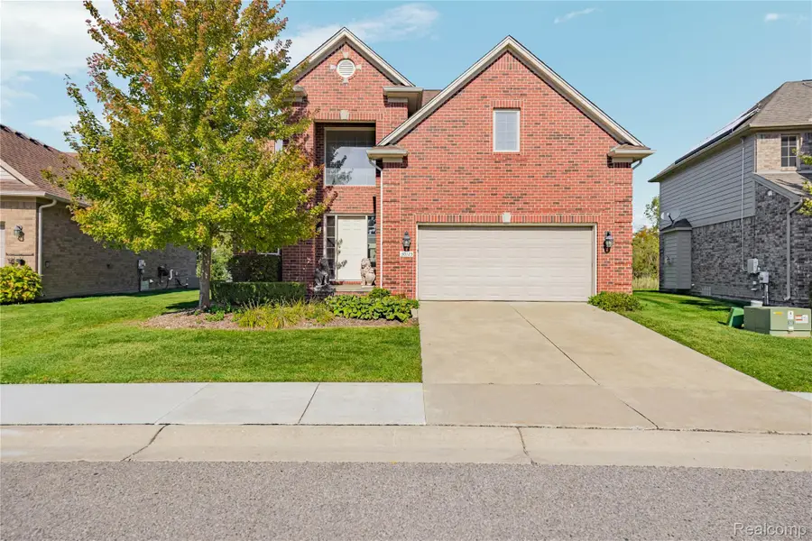 30125 Trailwood DR, Warren, MI 48092 - #2