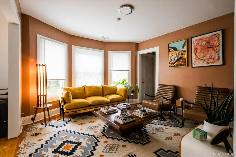 5435 Burns ST, Detroit, MI 48213 - #2