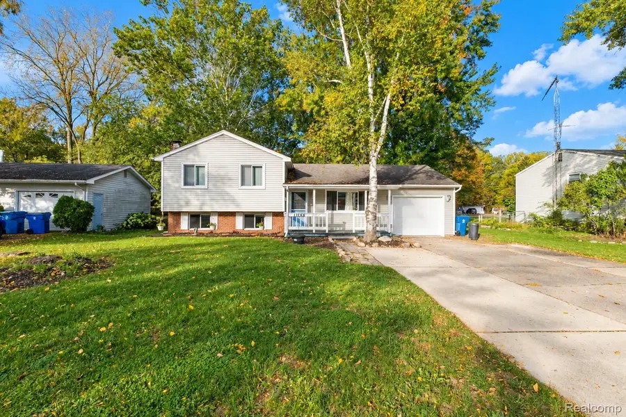 11156 Fuller ST, Grand Blanc, MI 48439 - #2