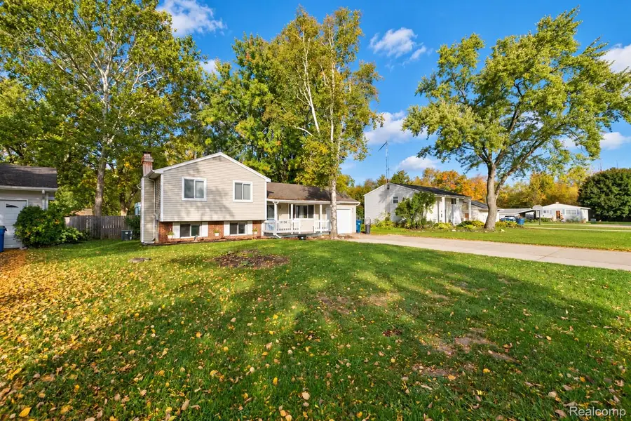 11156 Fuller ST, Grand Blanc, MI 48439 - #3