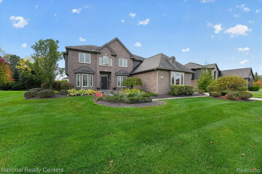 52347 Ferndale DR, Northville, MI 48167 - #2