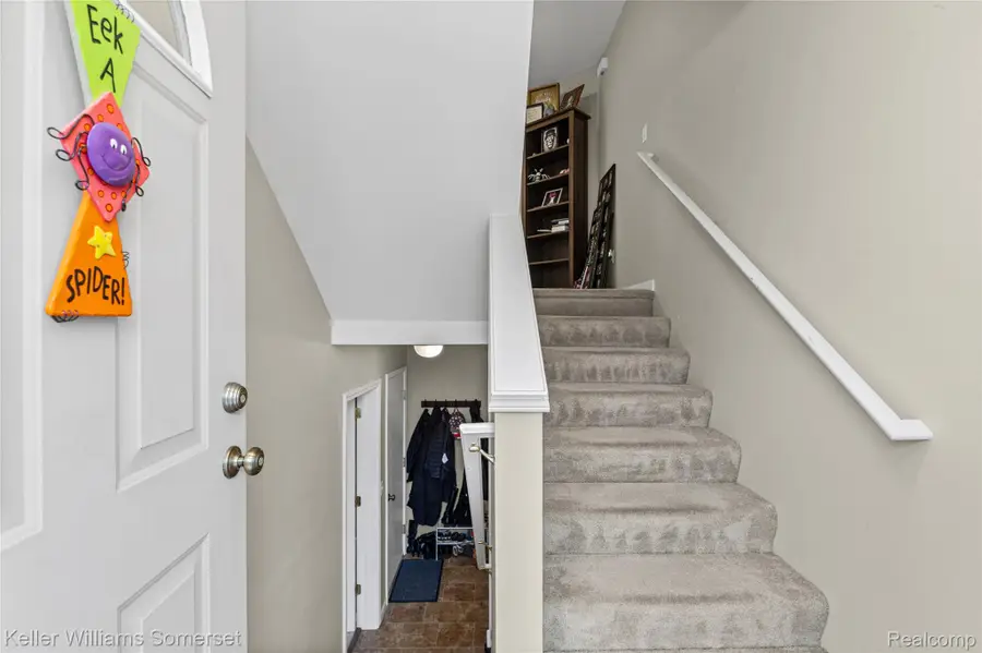 6391 Waldon Center DR, Clarkston, MI 48346 - #3