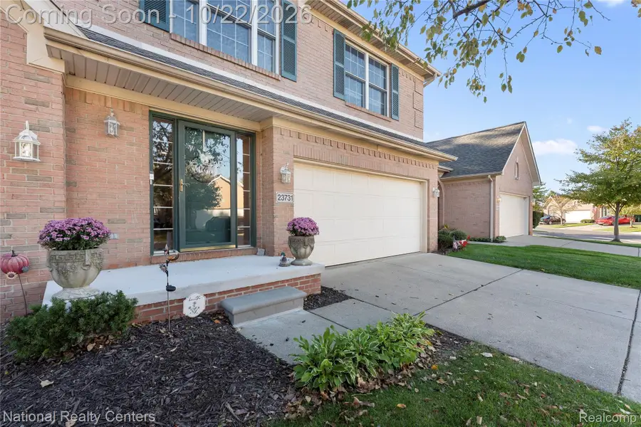 23731 W Lake CIR, Brownstown, MI 48183 - #2