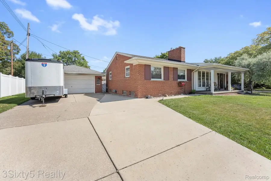 1780 N Trenton DR, Trenton, MI 48183 - #2
