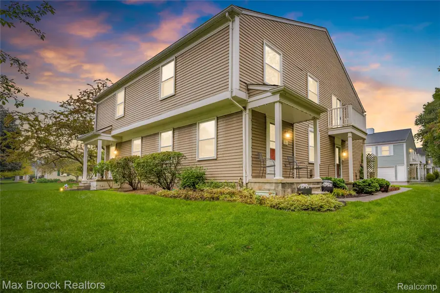 387 Neptune DR, Walled Lake, MI 48390 - #3