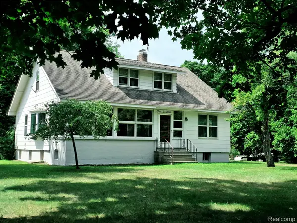403 East RD, Holly, MI 48442